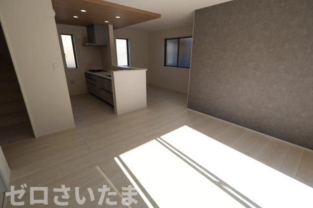 《仲介手数料無料》上尾市小泉６丁目18-2(全1戸)新築一戸建てグラファーレの居間・リビング