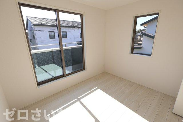 《仲介手数料無料》上尾市小泉６丁目18-2(全1戸)新築一戸建てグラファーレの洋室