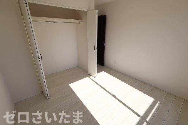 《仲介手数料無料》上尾市小泉６丁目18-2(全1戸)新築一戸建てグラファーレの洋室