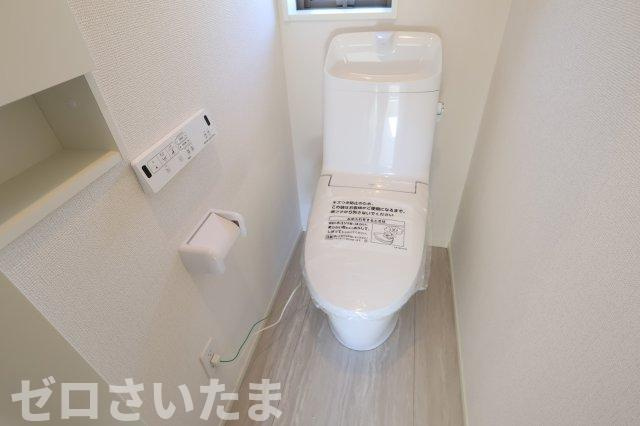 《仲介手数料無料》上尾市小泉６丁目18-2(全1戸)新築一戸建てグラファーレのトイレ