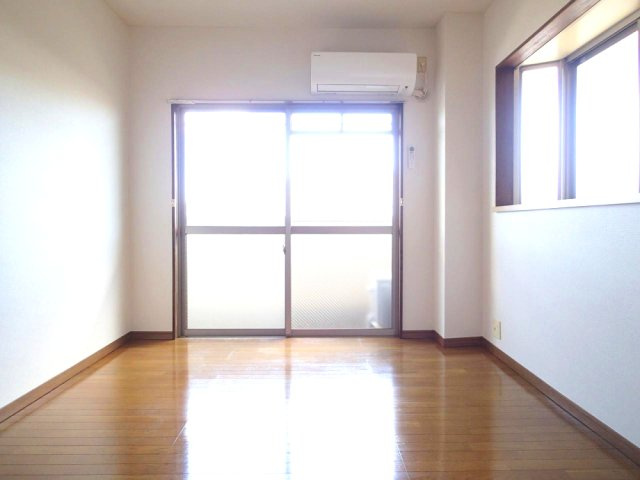 江戸川区一之江２丁目の賃貸マンションの居間・リビング