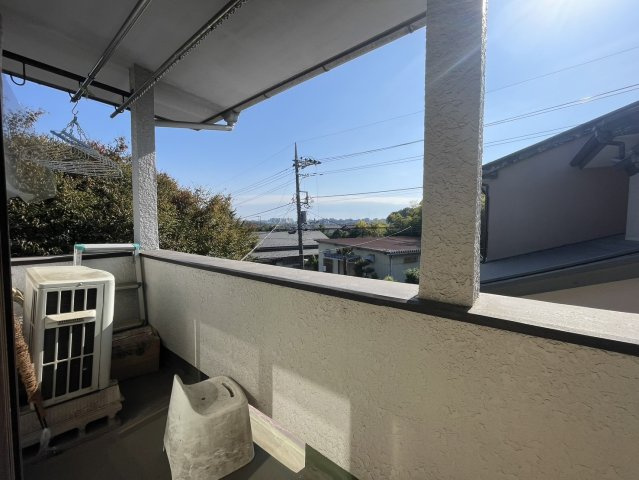 周辺商業施設多数♪残置物撤去後引き渡し♪狭山市笹井のバルコニー|外からの目が気にならないバルコニーで洗濯物が干せます