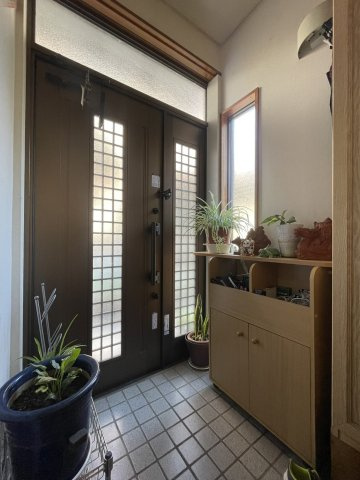 周辺商業施設多数♪残置物撤去後引き渡し♪狭山市笹井の玄関|落ち着いた玄関です