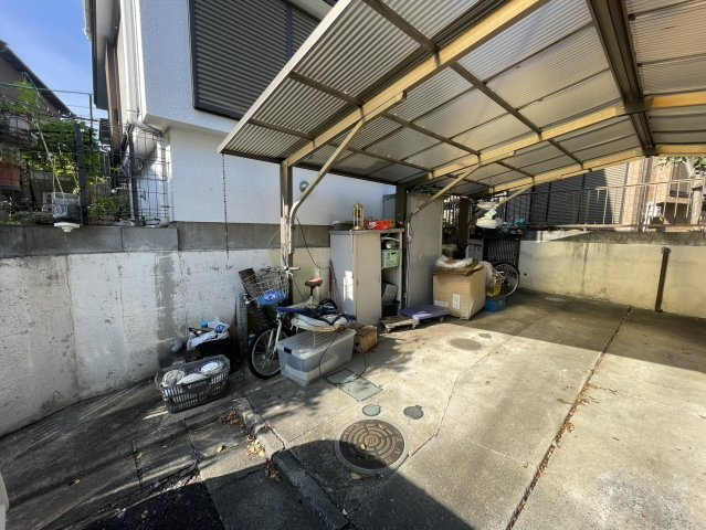 周辺商業施設多数♪残置物撤去後引き渡し♪狭山市笹井の駐車場|車をお持ちの方に嬉しい駐車場付きの物件です