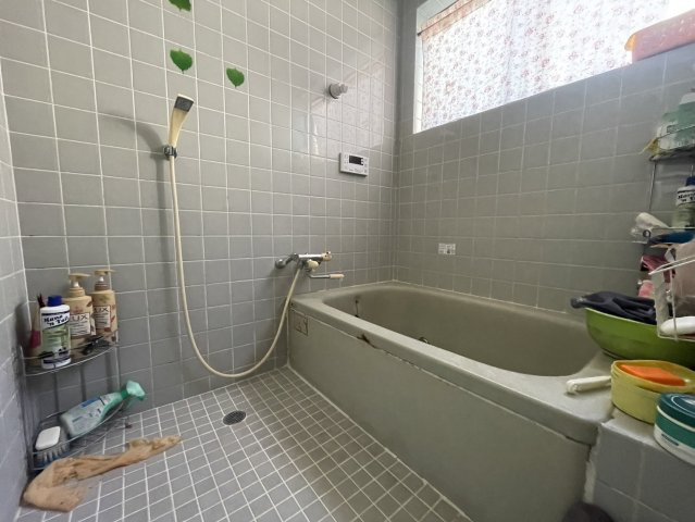 周辺商業施設多数♪残置物撤去後引き渡し♪狭山市笹井の浴室