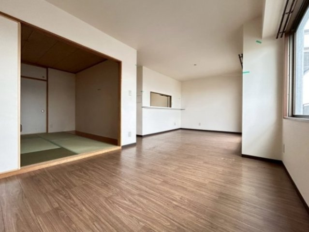 アビタシオン橋本IIの居間・リビング