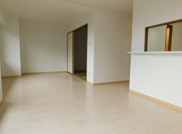 アビタシオン橋本IIの居間・リビング