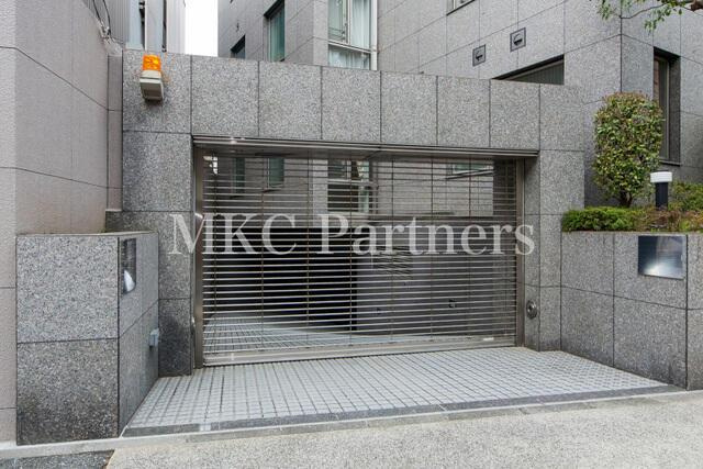 港区西麻布４丁目の賃貸マンションのエントランス| 