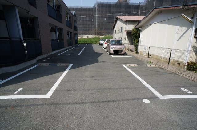 ピュアリーフの駐車場