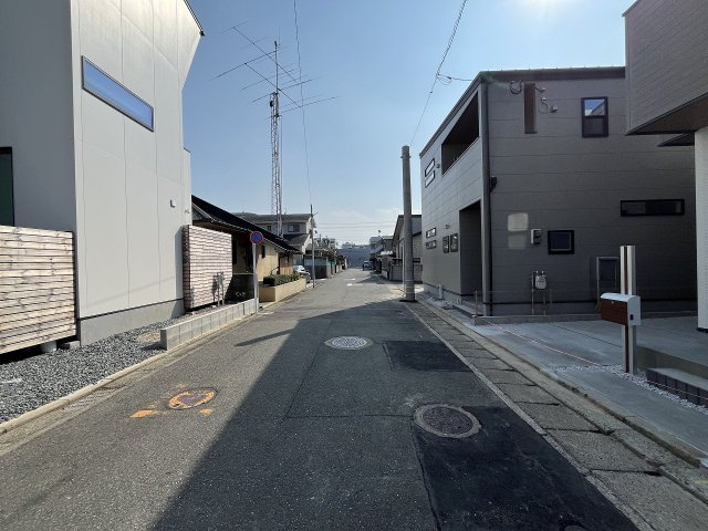 【その他】 | 福岡市第1西区小戸3丁目　3号棟（全3棟）【仲介手数料無料・0円】 | 現地写真。前面道路です。