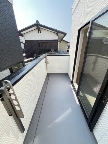 【バルコニー】 | 福岡市第1西区小戸3丁目　3号棟（全3棟）【仲介手数料無料・0円】 | 施工例。施工例は完成時と異なる場合があります。