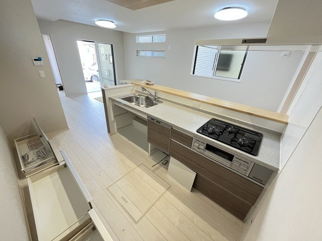 【キッチン】 | 福岡市第1西区小戸3丁目　3号棟（全3棟）【仲介手数料無料・0円】 | 施工例。施工例は完成時と異なる場合があります。
