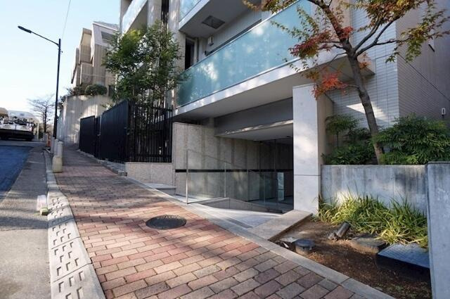 港区西麻布４丁目の賃貸マンションの駐車場| 