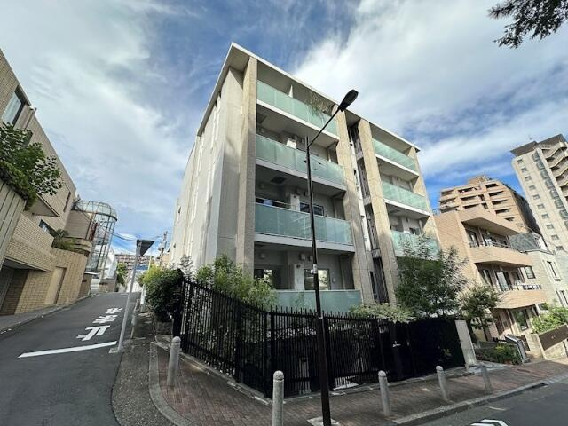 港区西麻布４丁目の賃貸マンションの外観| 