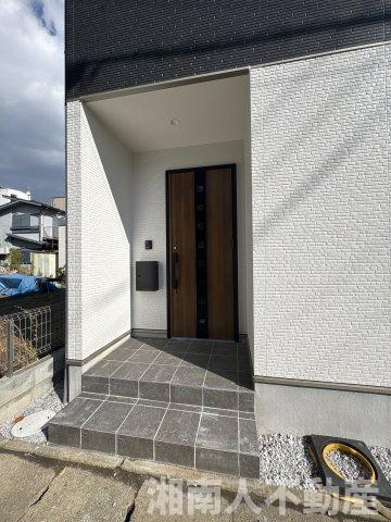 平塚市平塚2丁目　新築戸建ての玄関|毎日通る玄関はこちらです