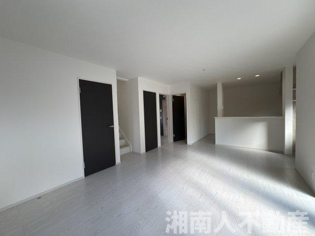 平塚市平塚2丁目　新築戸建ての居間・リビング|おしゃれなリビングです