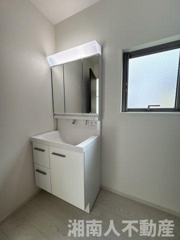 平塚市平塚2丁目　新築戸建ての独立洗面台|独立洗面台あり、毎朝おしゃれに忙しい女性の方におすすめです