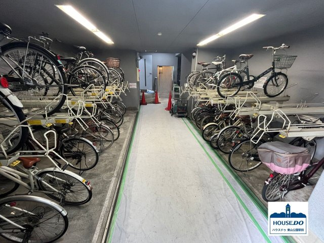 ◆野村ステイツ橦木町南◆リフォーム済！ペット可・南東角部屋♪の駐輪場|屋内2段ラック式の駐輪場♪
風雨を凌げるのが嬉しいですね