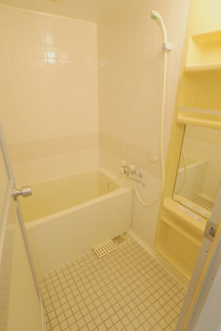 両祖ビルの浴室