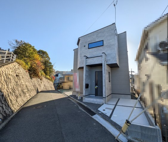 【前面道路含む現地写真】