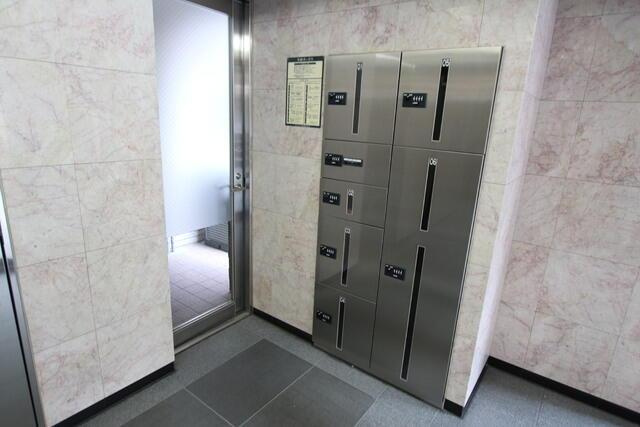 港区西麻布４丁目の賃貸マンションのその他共用部分|★不在時に便利な宅配ボックス★ 