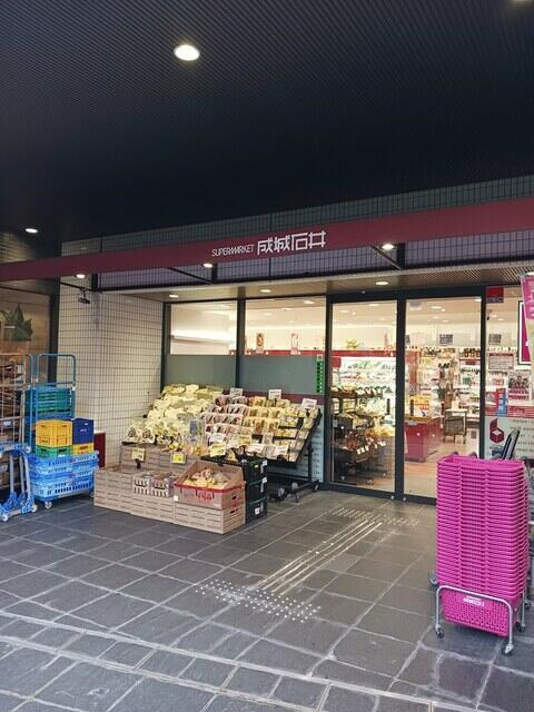 港区西麻布２丁目のアパートのエントランス|成城石井まで504m 