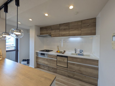 【キッチン】 | サーパス宇品 | ☆ホームステージングしています。家具は撮影用です。
