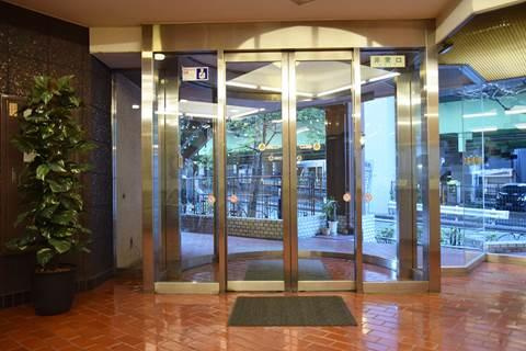 港区西麻布４丁目の賃貸マンションのエントランス| 