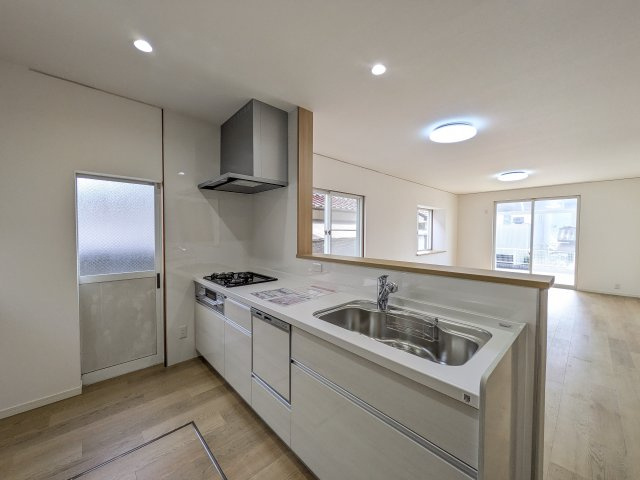 【キッチン】 | リビングで遊ぶお子様を見守りながらお料理ができる対面キッチン