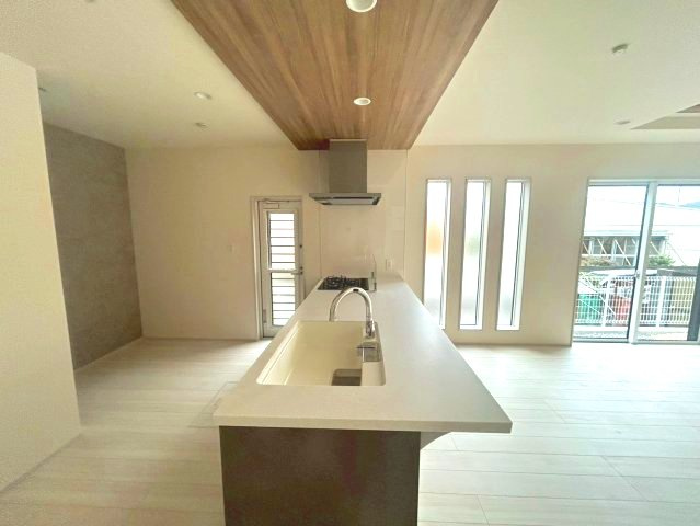 乙訓郡大山崎町大山崎堀尻の前面道路含む現地写真|前道は広々約9.0ｍ！（歩道含む）
