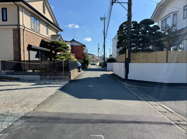 中央区葵西　第3　全2棟の前面道路含む現地写真|前面道路を北西から東南向きに撮影しました。