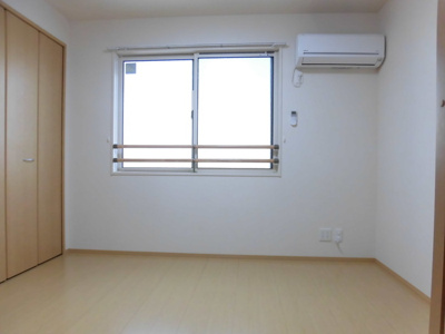 【洋室】 | エグランティーヌ | ゆったりした洋室です