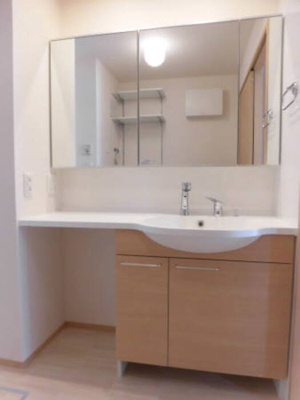 【独立洗面台】 | エグランティーヌ | 使いやすい独立洗面台です