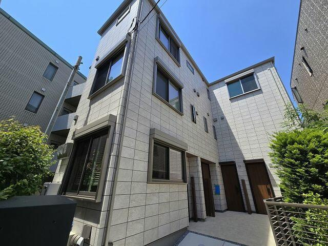 港区西麻布３丁目のアパートの外観| 