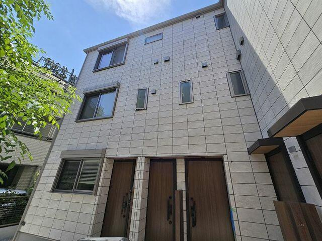 港区西麻布３丁目のアパートの外観| 