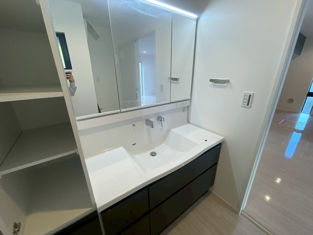 横浜市南区中里4丁目 新築戸建て【仲介手数料無料】カースペース2台