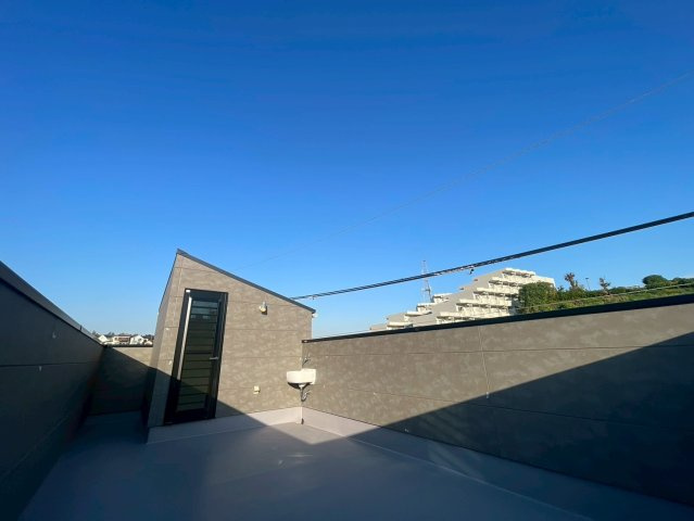 横浜市南区中里4丁目 新築戸建て【仲介手数料無料】カースペース2台