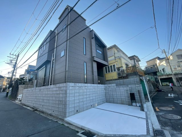 横浜市南区中里4丁目 新築戸建て【仲介手数料無料】カースペース2台