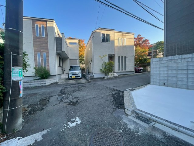 横浜市南区中里4丁目 新築戸建て【仲介手数料無料】カースペース2台