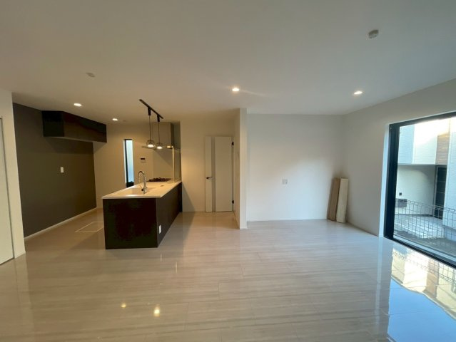 横浜市南区中里4丁目 新築戸建て【仲介手数料無料】カースペース2台