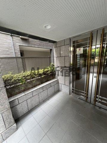 日神パレステージ新宿御苑のエントランス