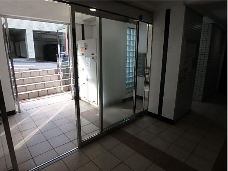 CYNTHIA Four-D 目黒大橋　ペット相談　2人入居可　常時ゴミ出し可のロビー