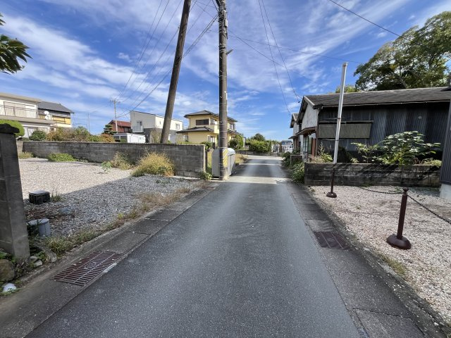 伊勢市浦口３丁目 売土地の前面道路含む現地写真