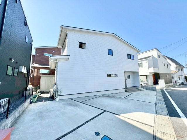 守山市大門町　中古戸建ての駐車場|駐車3台可（※車種による）