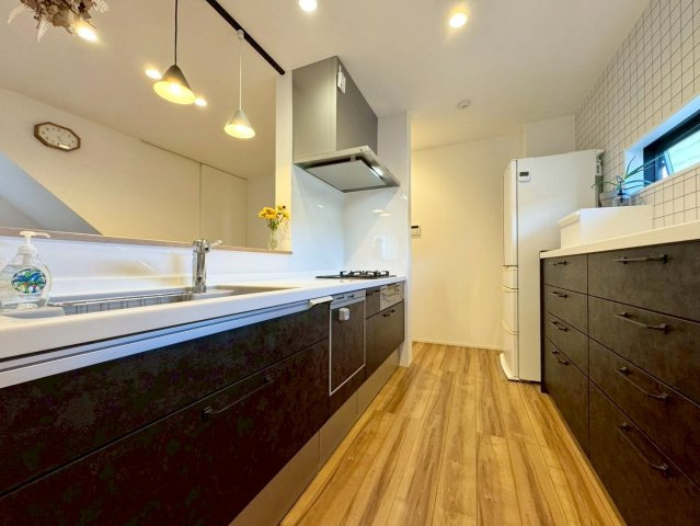 守山市大門町　中古戸建てのキッチン|食器洗浄乾燥機付きのキッチン。