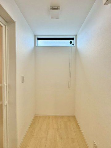 守山市大門町　中古戸建ての脱衣所|ゆったり余裕のある脱衣室。