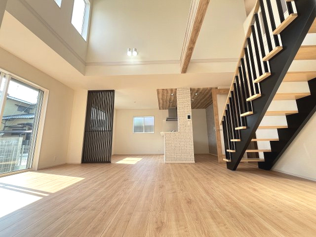 【居間・リビング】 | 福岡市早良区有田5丁目　1号棟（全2棟）【仲介手数料無料・0円】 | 現地写真。