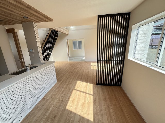 【居間・リビング】 | 福岡市早良区有田5丁目　1号棟（全2棟）【仲介手数料無料・0円】 | 現地写真。