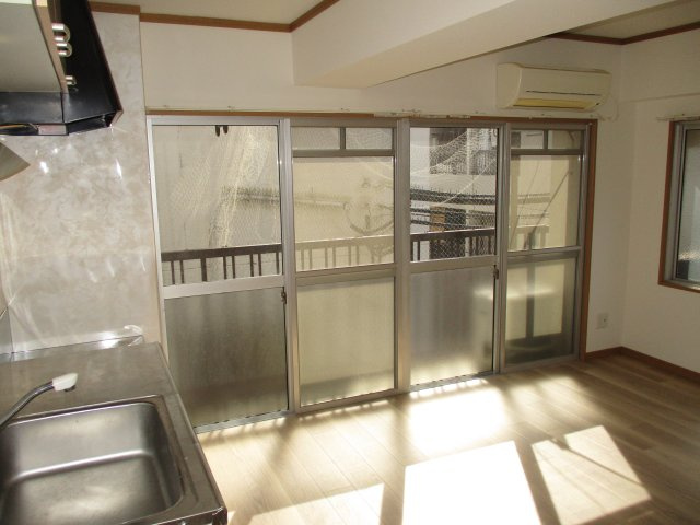 明神マンション1号の居間・リビング