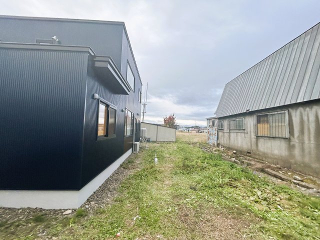 【庭】 | 紋別郡遠軽町西町３丁目３－２６０　中古売家 | 【リフォーム後】お庭のスペースになります。現状は手入れをされていないため、ガーデニングや家庭菜園のお好きな方は、ご自分のスペースに作り替えてみませんか？